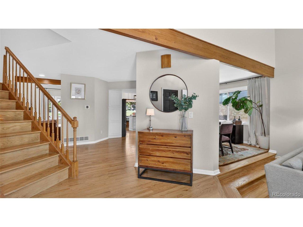 Image 3: Entryway Image 3: Entryway
