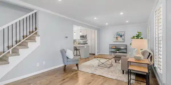 4454 S Bahama