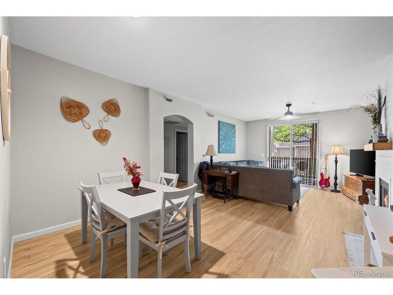 Image 4: Dining room