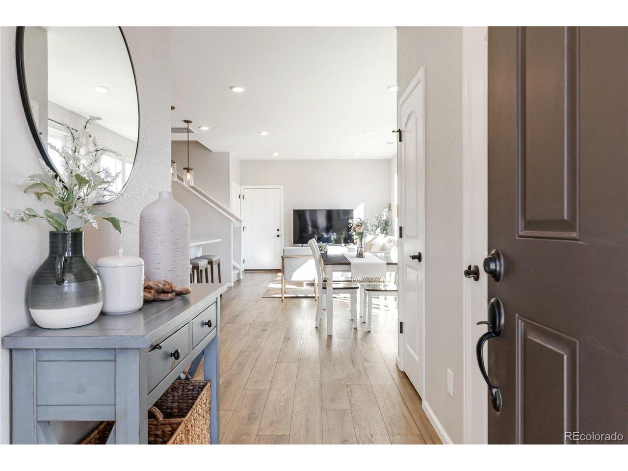 Image 4: Right this way...