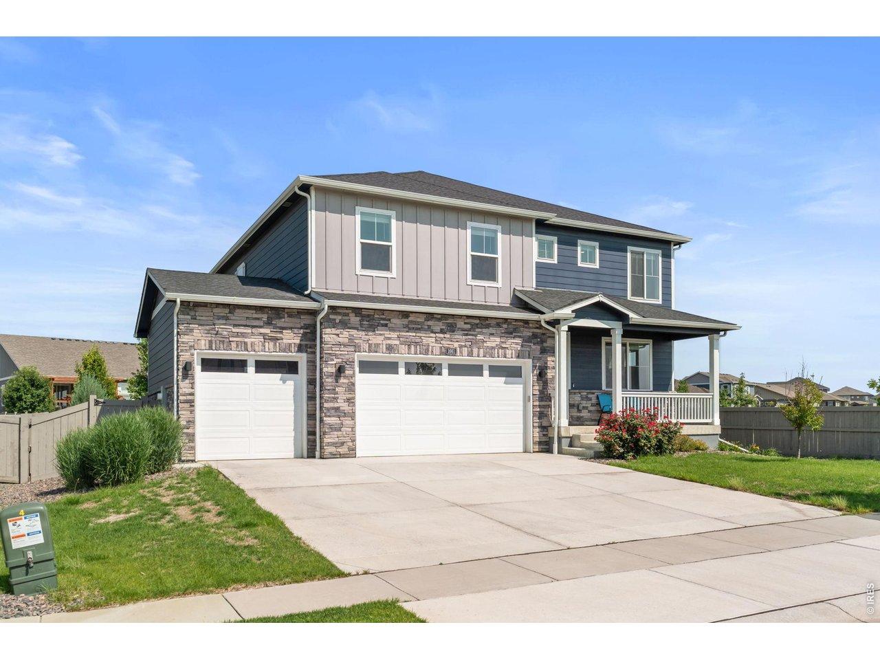 Image 2: Full Height Stone on Front of Home Image 2: Full Height Stone on Front of Home