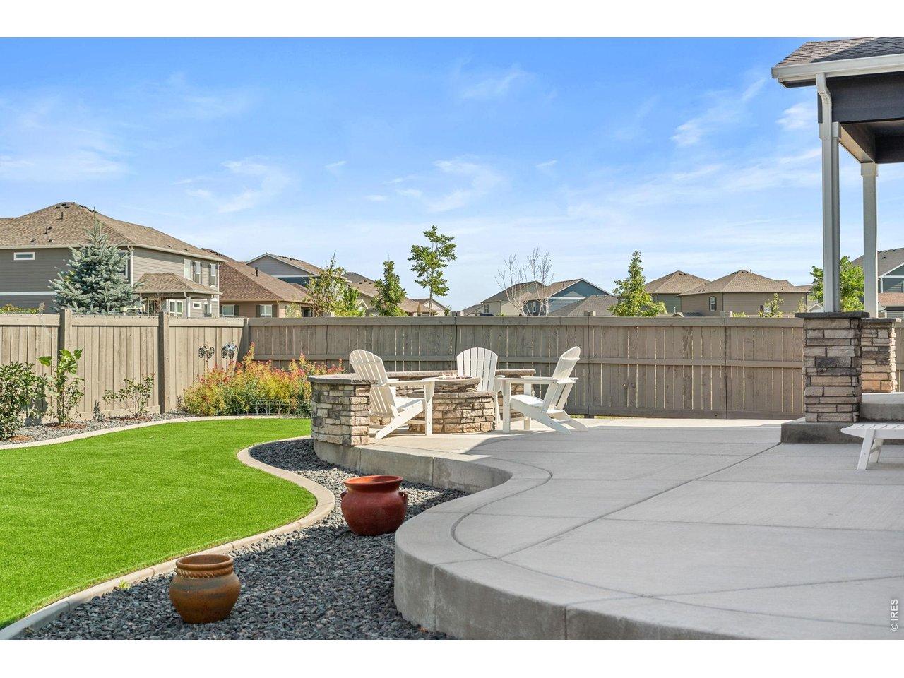 Image 4: Stunning Rear Patio and Yard Image 4: Stunning Rear Patio and Yard