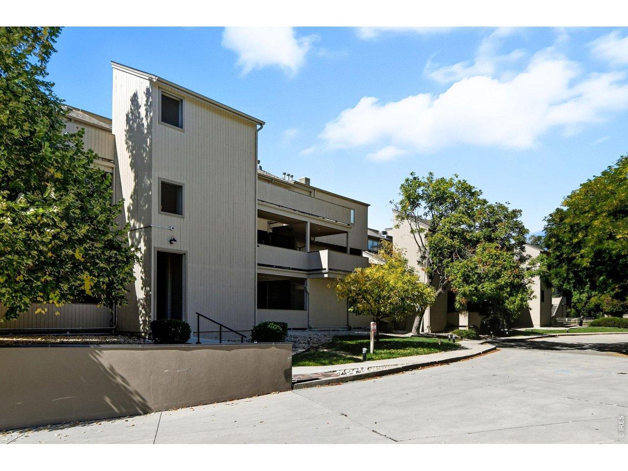 Image 1: Fantastic Kalmia Court Location!