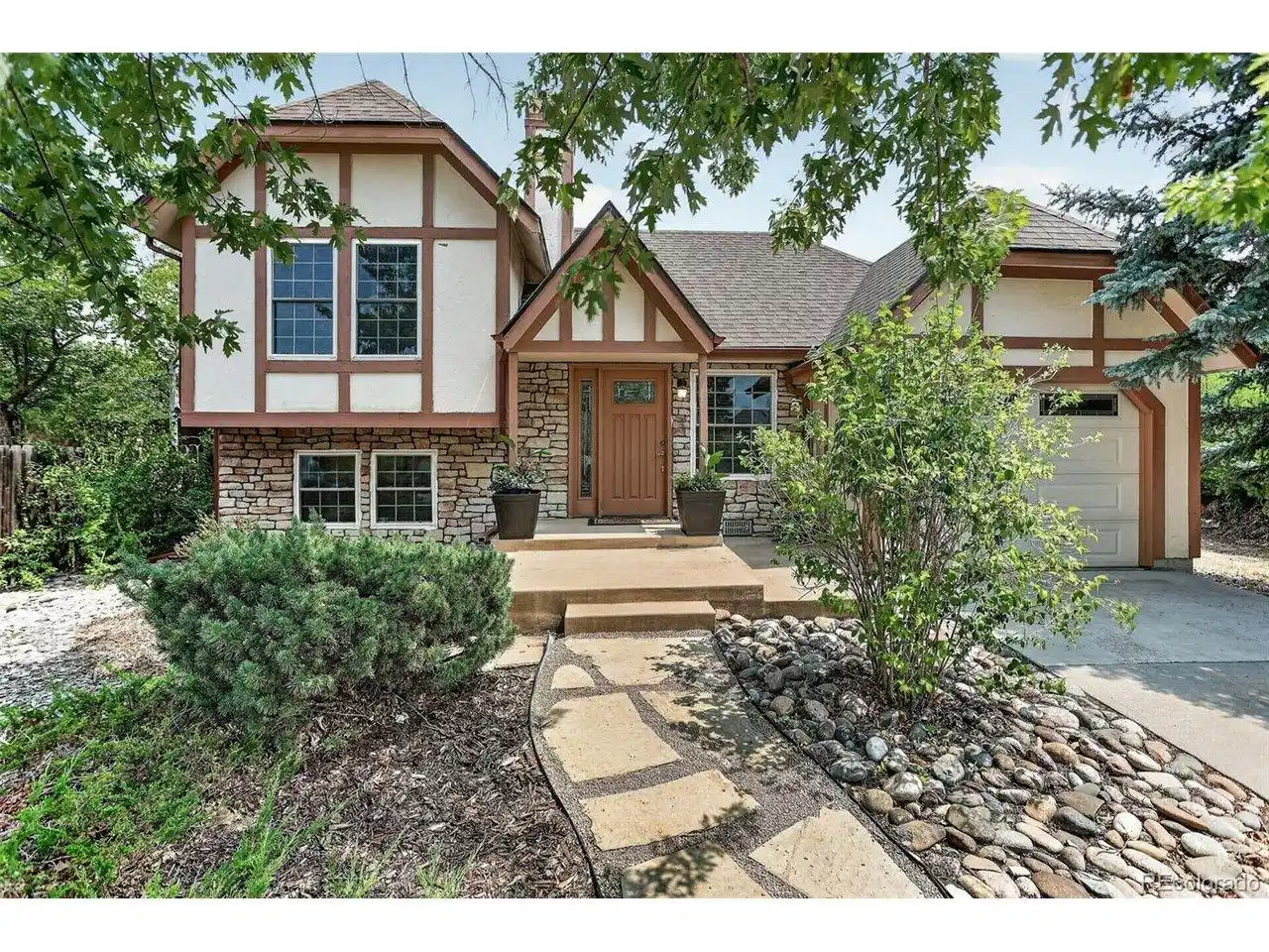 Image 1: Tudor Style Image 1: Tudor Style