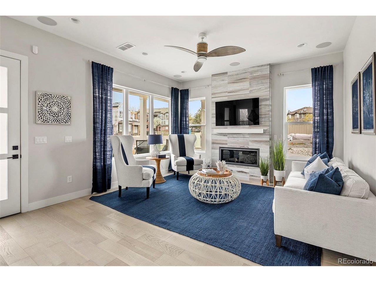 Image 1: Living room surrounded by west and south-facing windows, gas fireplace Image 1: Living room surrounded by west and south-facing windows, gas fireplace