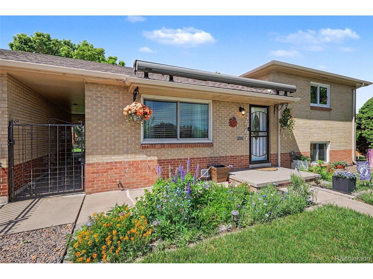Image 3: Front w/retractable awning Image 3: Front w/retractable awning