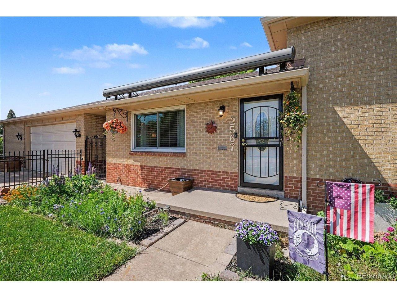Image 4: Front w/retractable awning Image 4: Front w/retractable awning