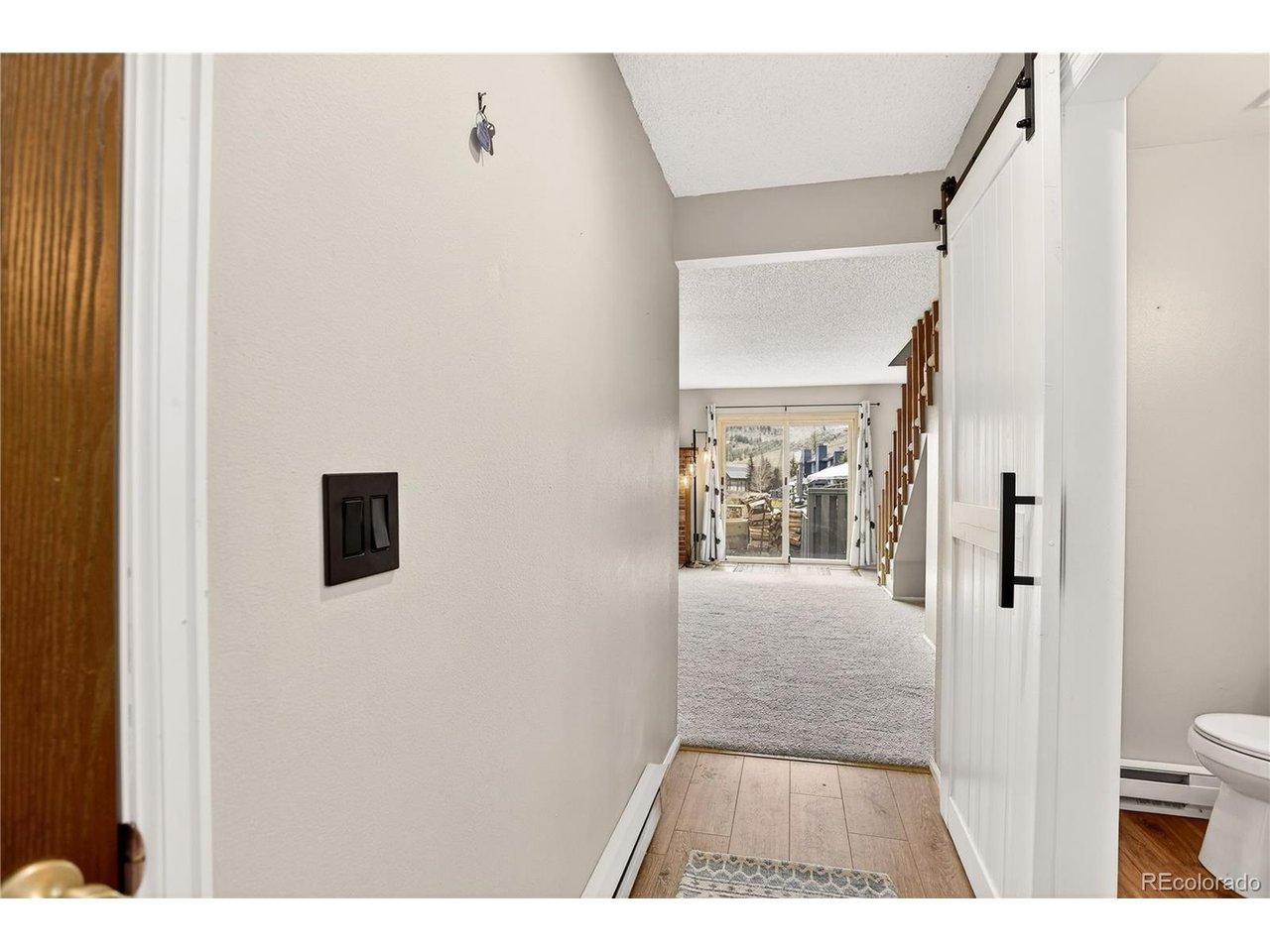 Image 3: Entry Image 3: Entry