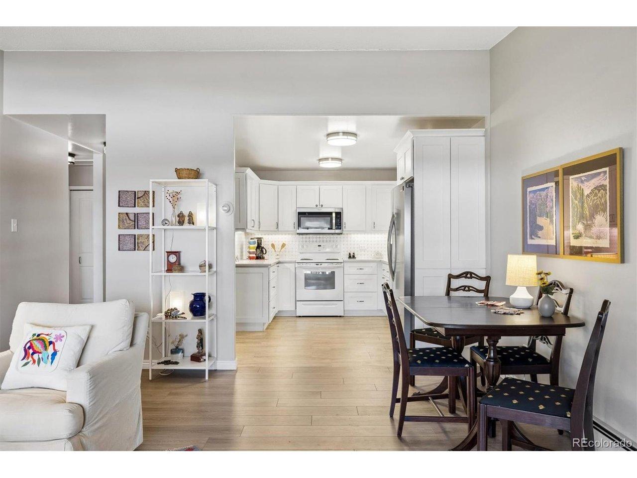 Image 2: Main Living Area/Kitchen Image 2: Main Living Area/Kitchen