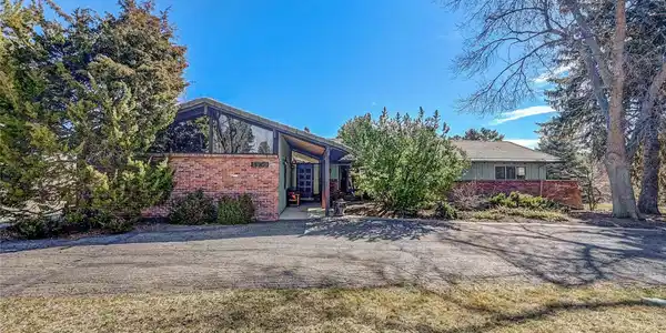 4950 Lakeshore