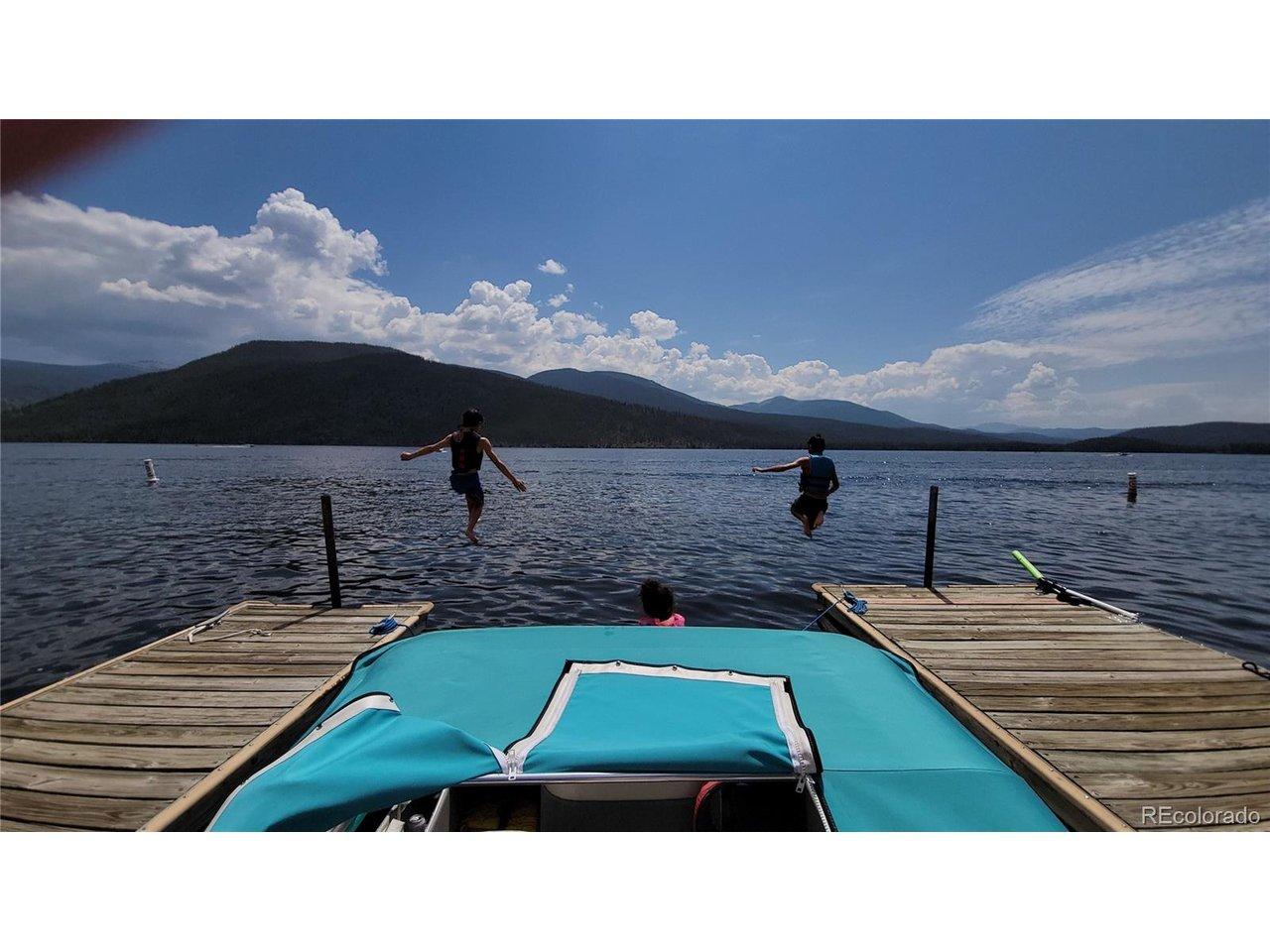Image 1: Boat slip in front to the left. Image 1: Boat slip in front to the left.