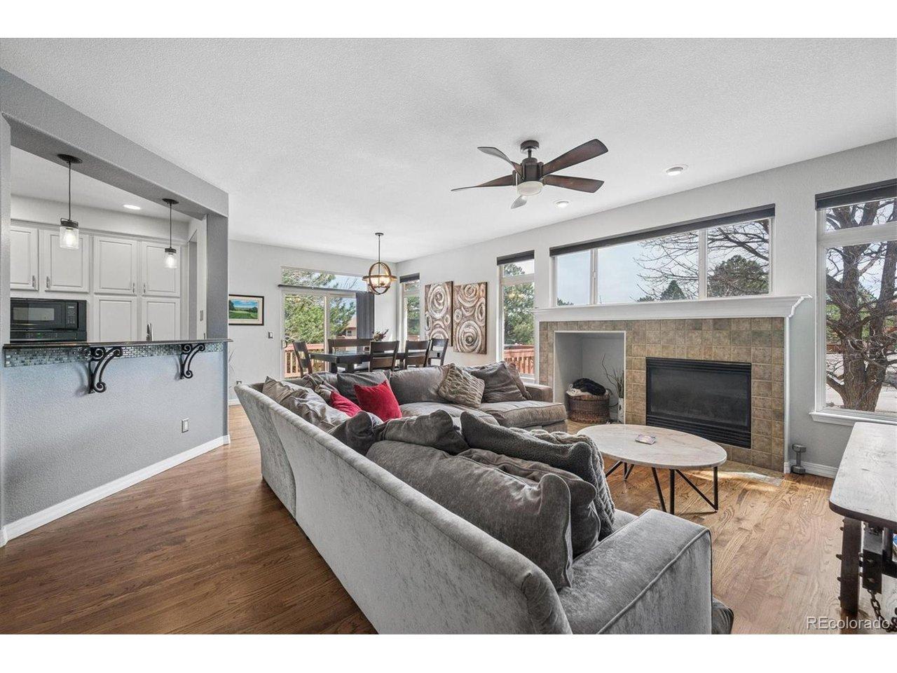 Image 4: Great Natural Light!