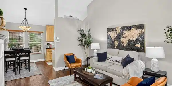 Image 2: Living Room Image 2: Living Room