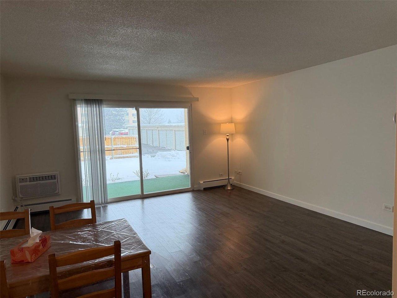 Image 4: living room and dining area Image 4: living room and dining area