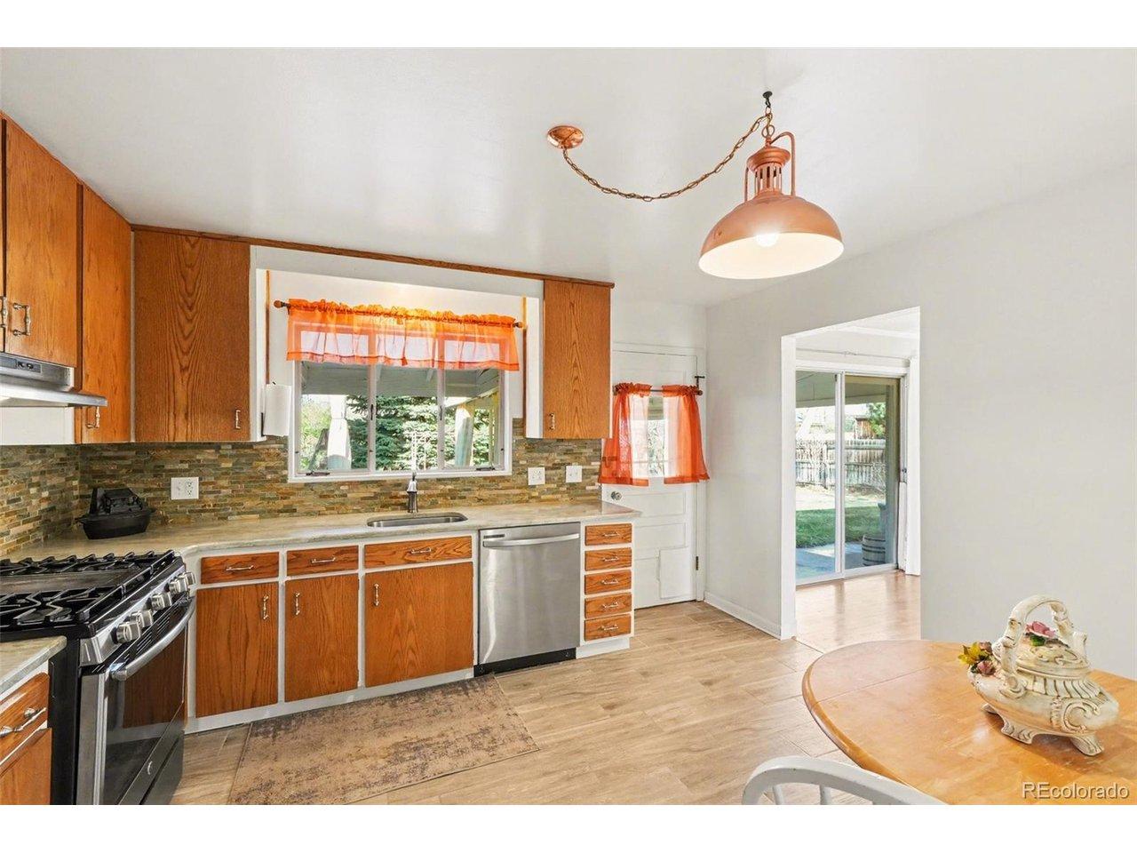 Image 4: Eat in kitchen and access to the backyard. Image 4: Eat in kitchen and access to the backyard.