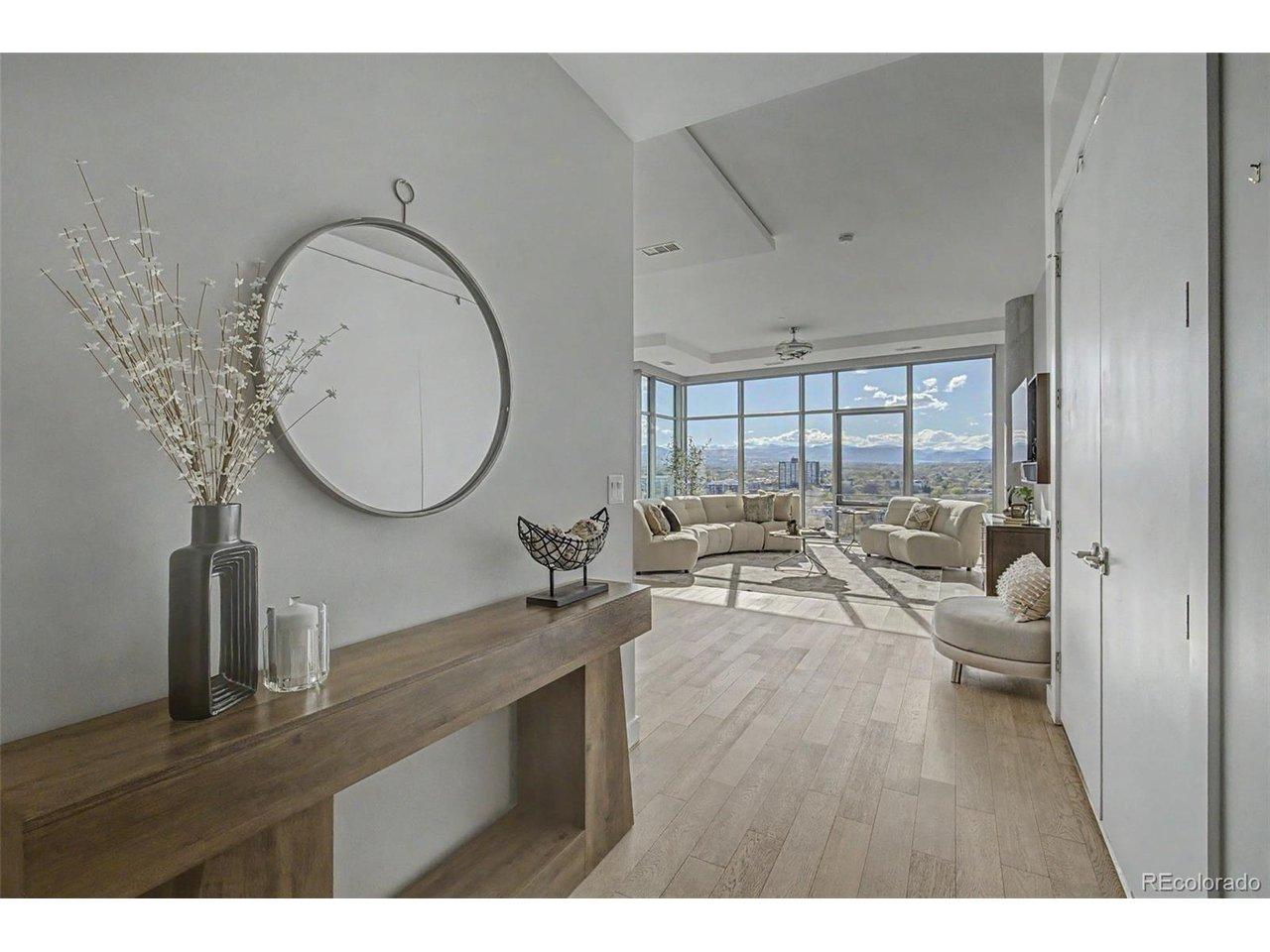 Image 3: Jaw dropping vistas as you enter.