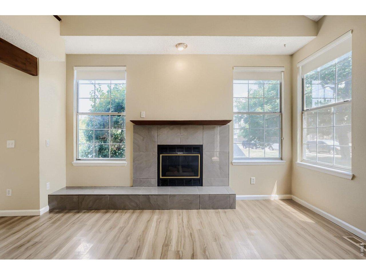 Image 4: Living roomGas Fireplace