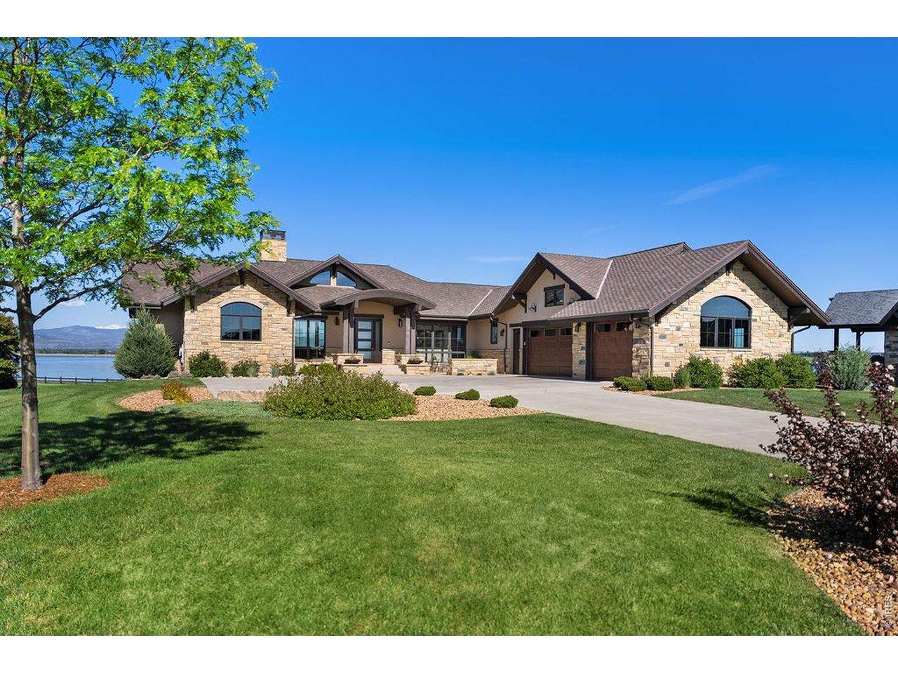 Image 1: A rare 1.14-acre peninsula lot delivers the breathing room and privacy that a home of this caliber deserves Image 1: A rare 1.14-acre peninsula lot delivers the breathing room and privacy that a home of this caliber deserves