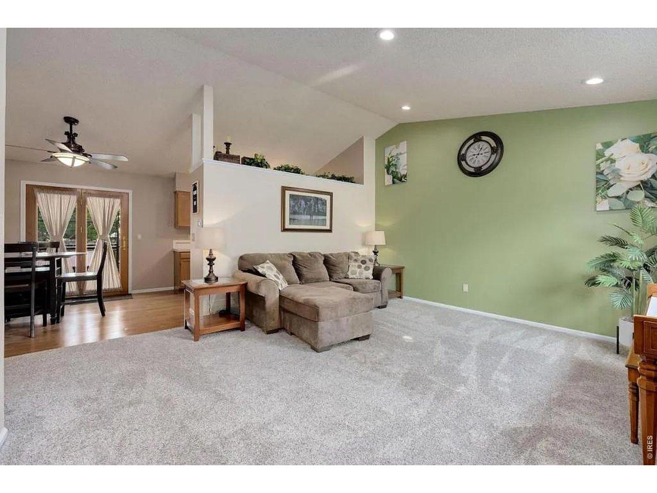 Image 2: Inviting Entry/Living Room