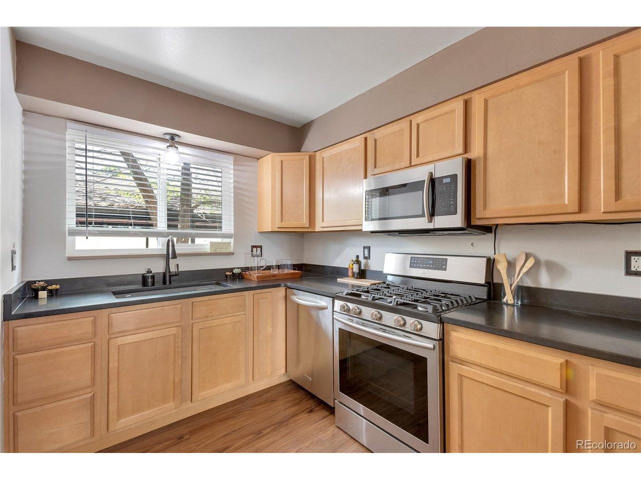 Image 4: Gorgeous almost new kitchen with black granite counters, and a gas stove.