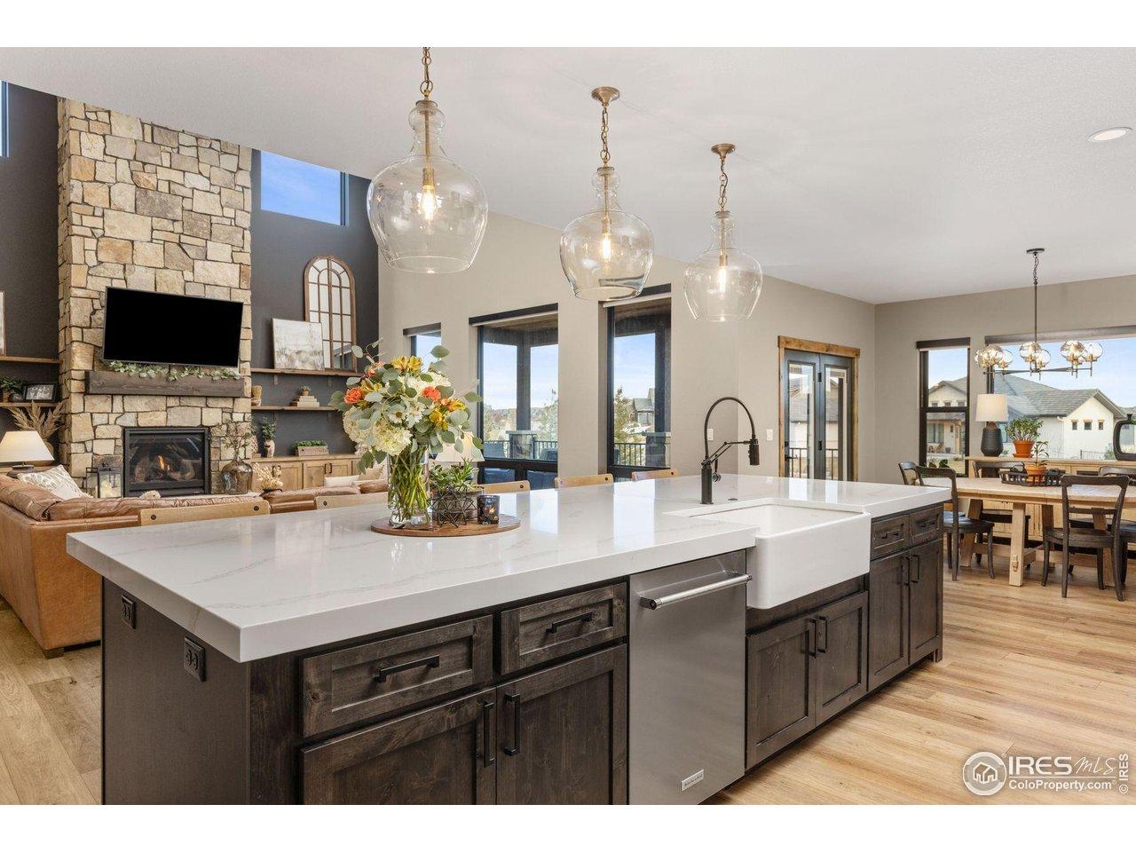 Image 4: Oversized Island looking out to Great Room