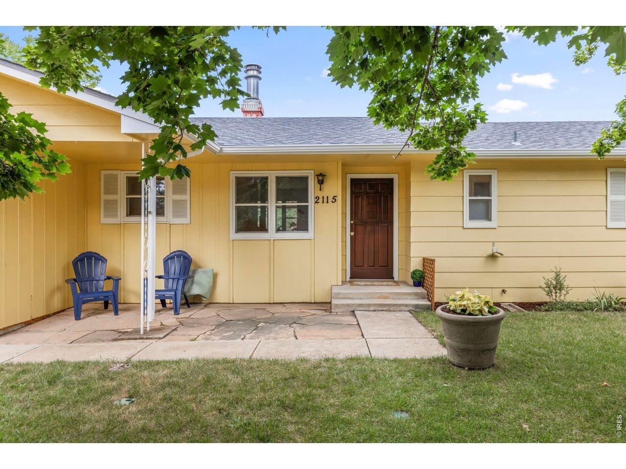 Image 2: Partially covered flagstone patio greets you and your guests Image 2: Partially covered flagstone patio greets you and your guests