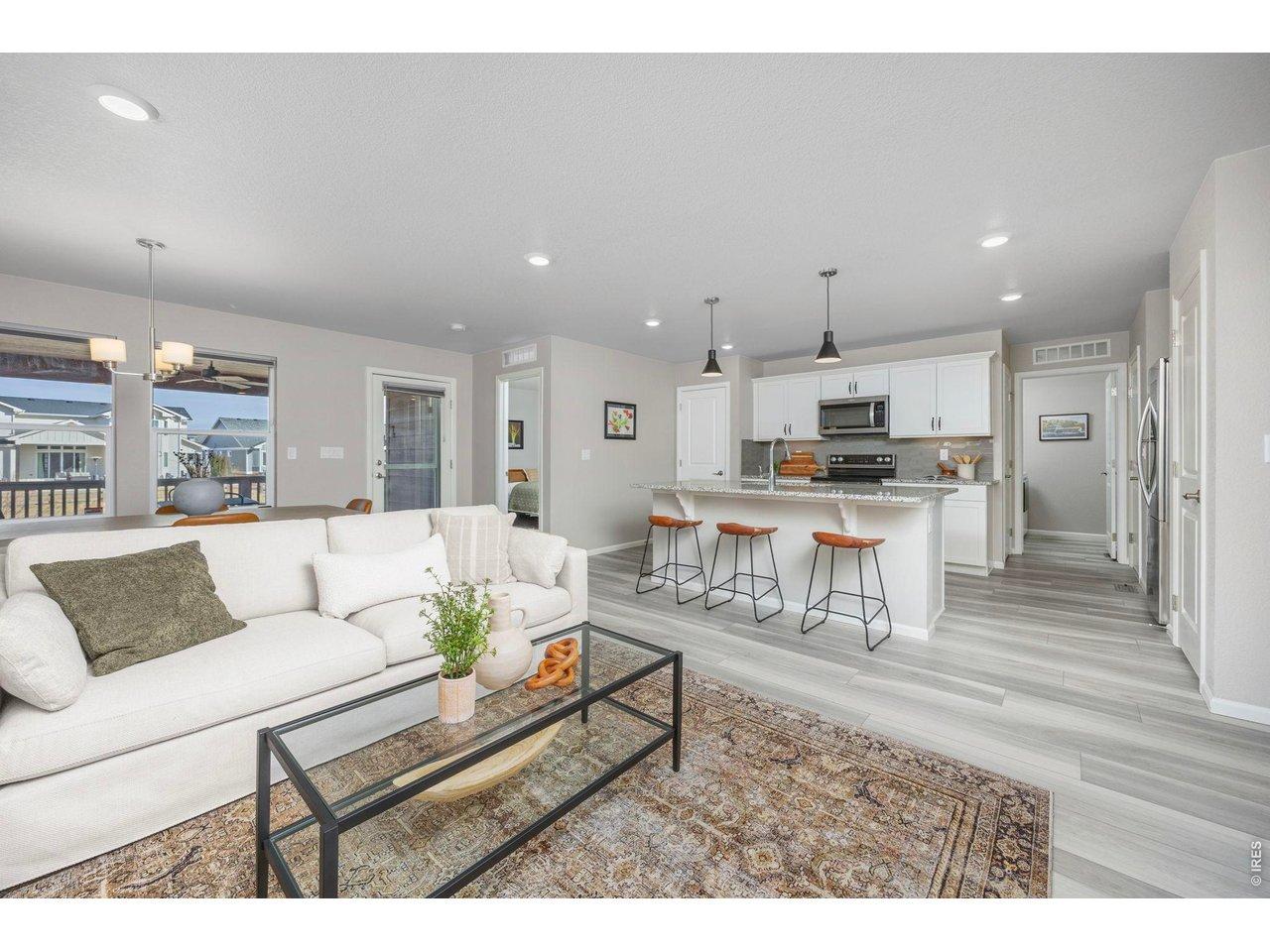 Image 3: Open floorplan