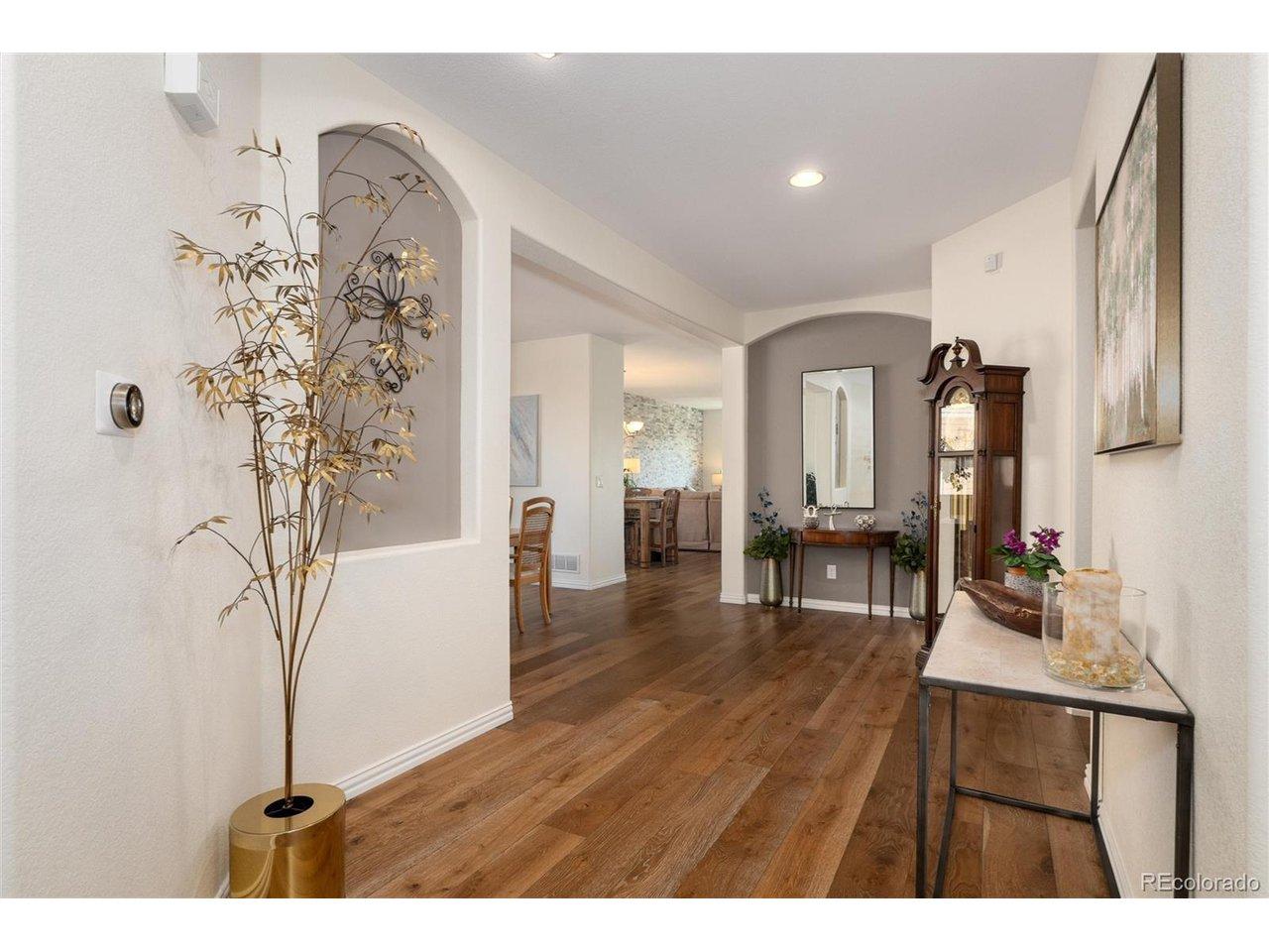 Image 4: Foyer