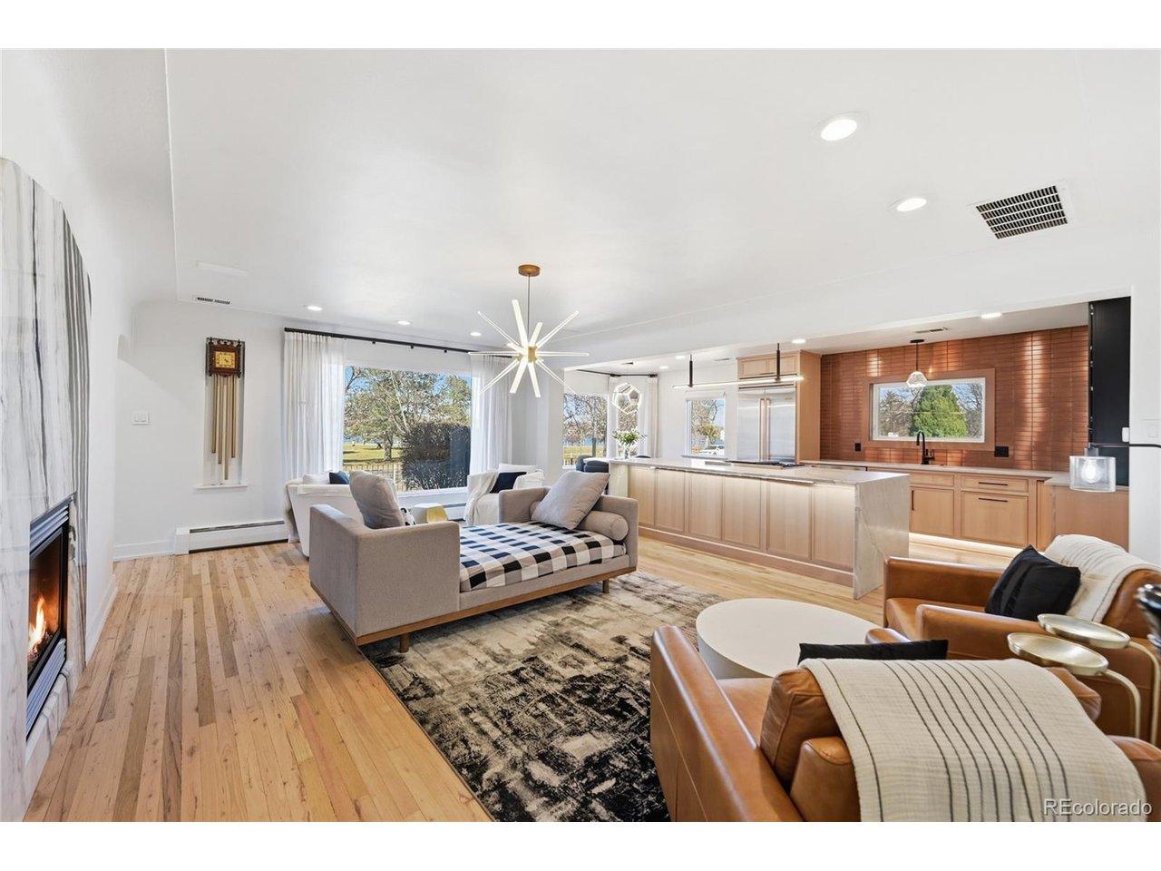 Image 3: Open floorplan w/ fantastic Lake views