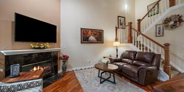 Image 4: gorgeous Brazillian hardwood floors on the main level