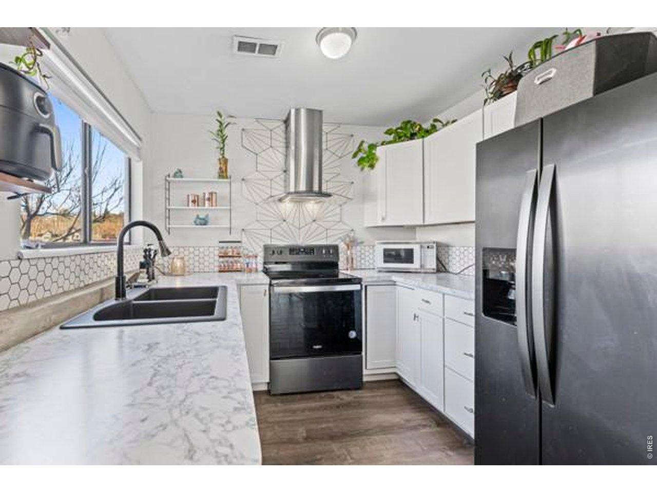 Image 2: kitchen