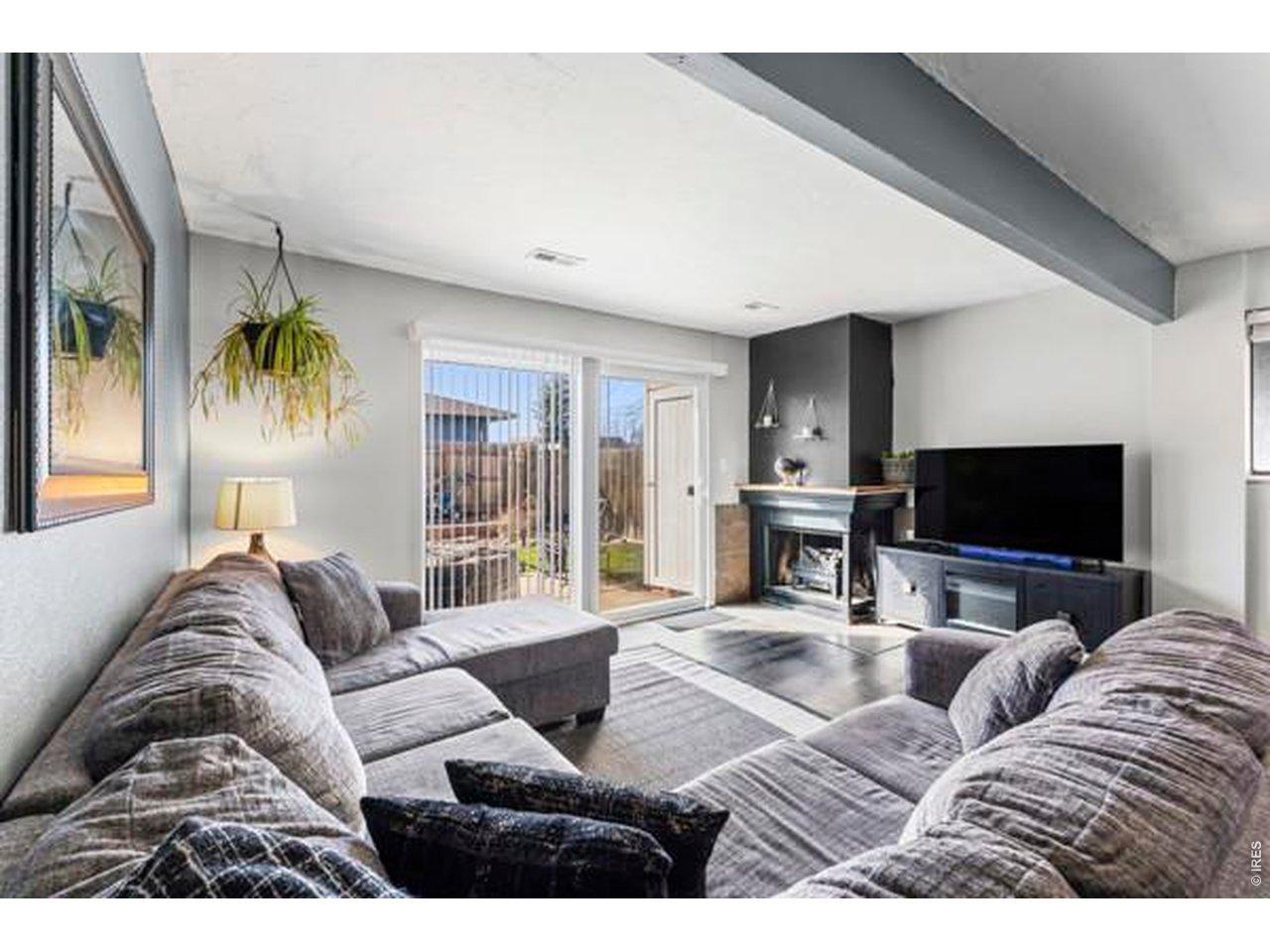 Image 4: living room