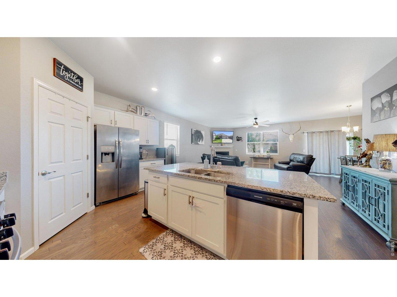 Image 2: Large Kitchen Island Image 2: Large Kitchen Island