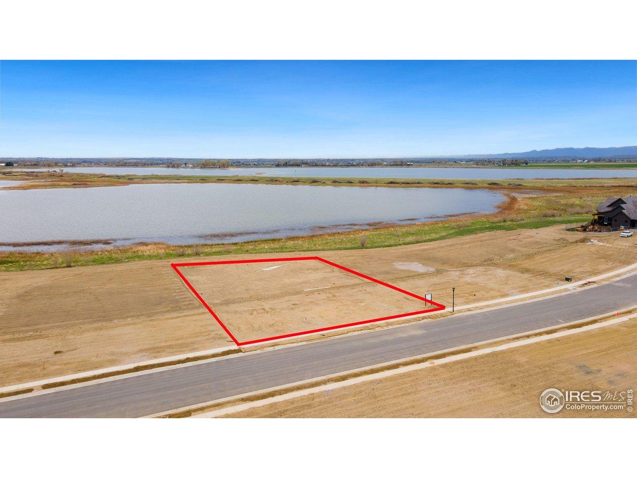 Image 4: Backing to the lake