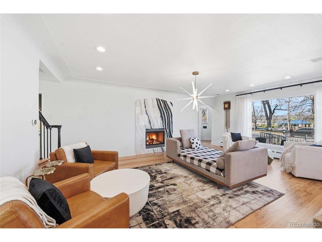 Image 4: Gorgeous oak hardwood floors