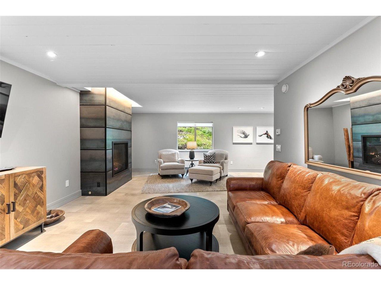 Image 4: Living Room Image 4: Living Room