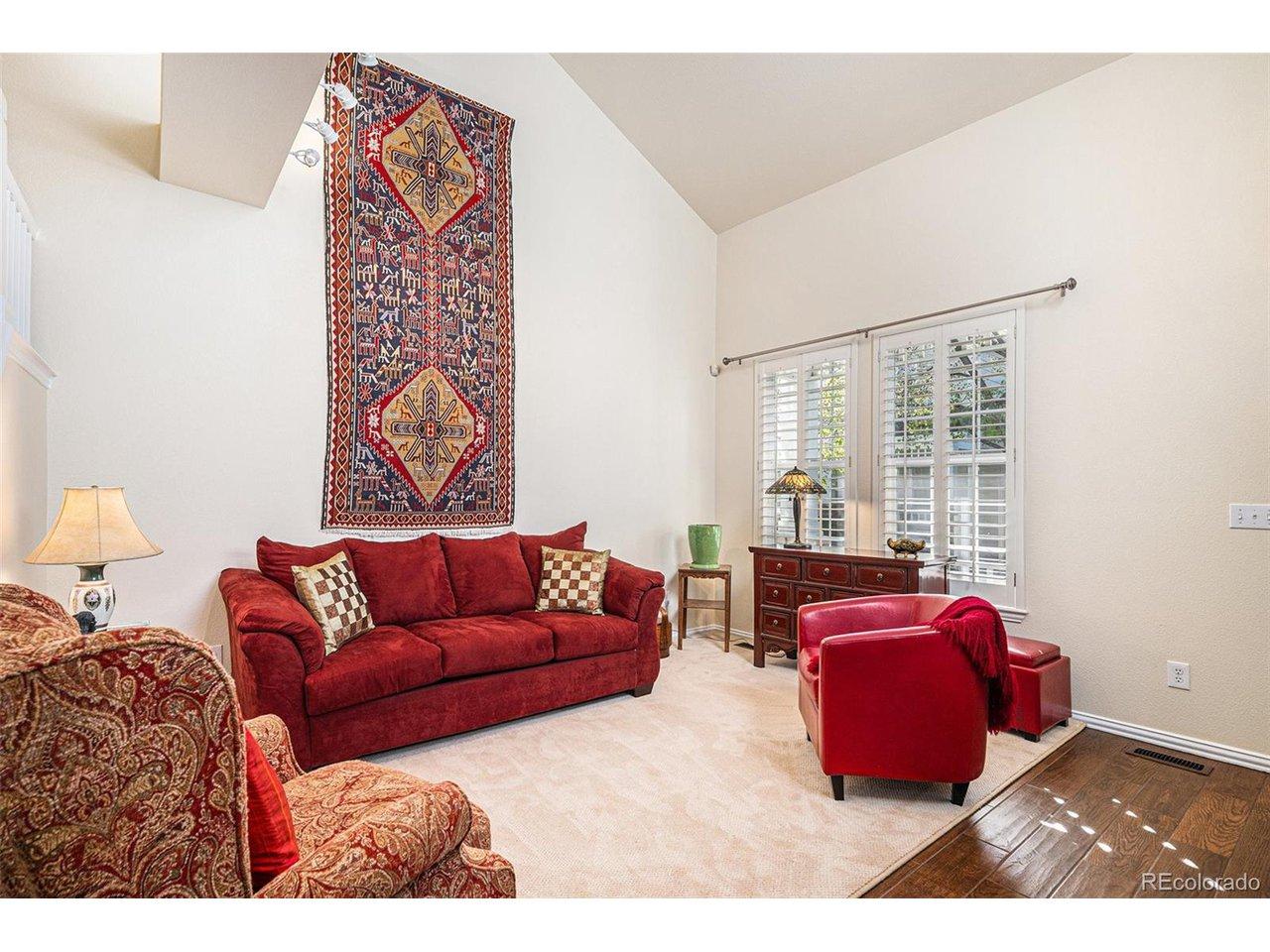 Image 2: Vaulted ceiling in living room Image 2: Vaulted ceiling in living room