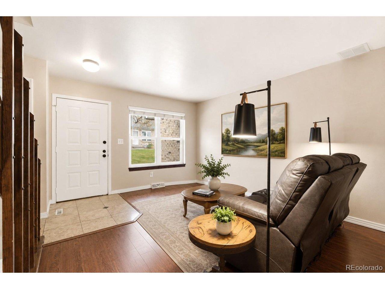 Image 3: Bright natural light to fill the area. Image 3: Bright natural light to fill the area.