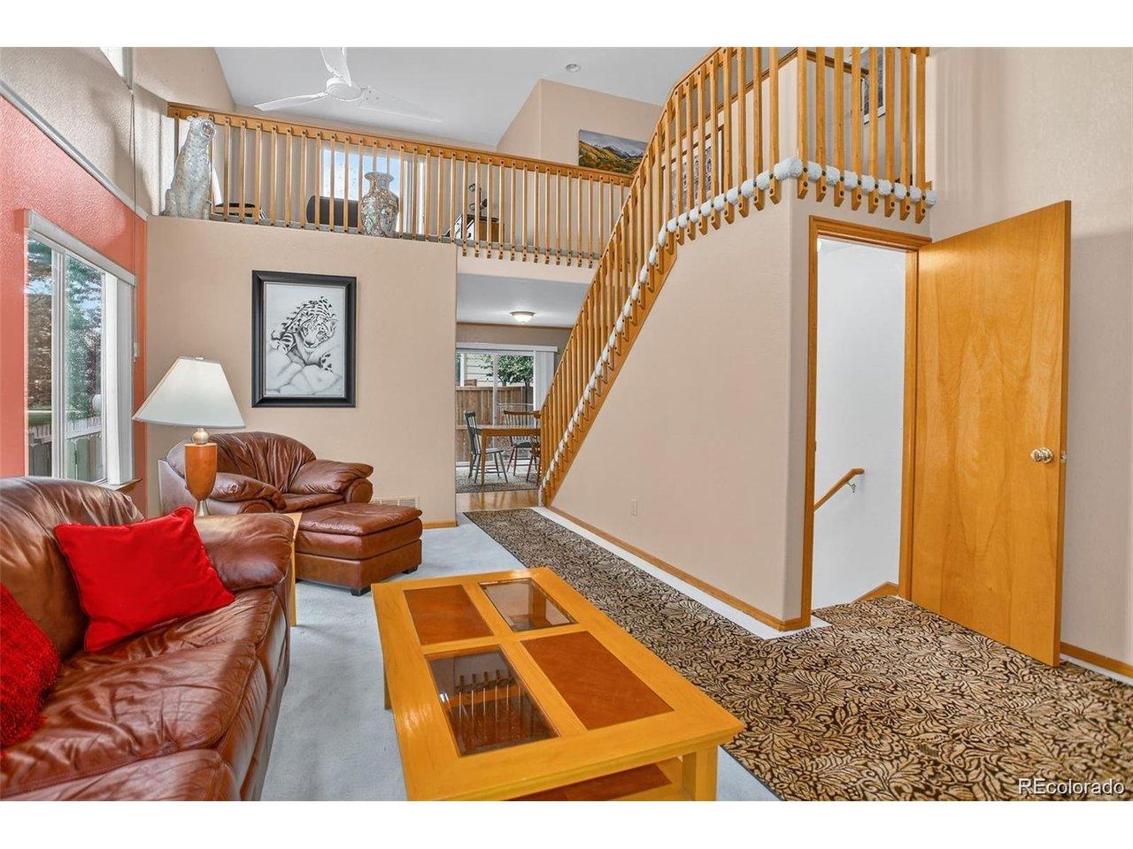 Image 4: Family Room on Main Floor Image 4: Family Room on Main Floor