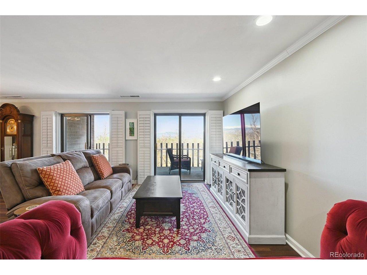 Image 3: Living Room