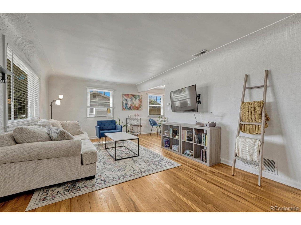Image 3: Living Room Image 3: Living Room