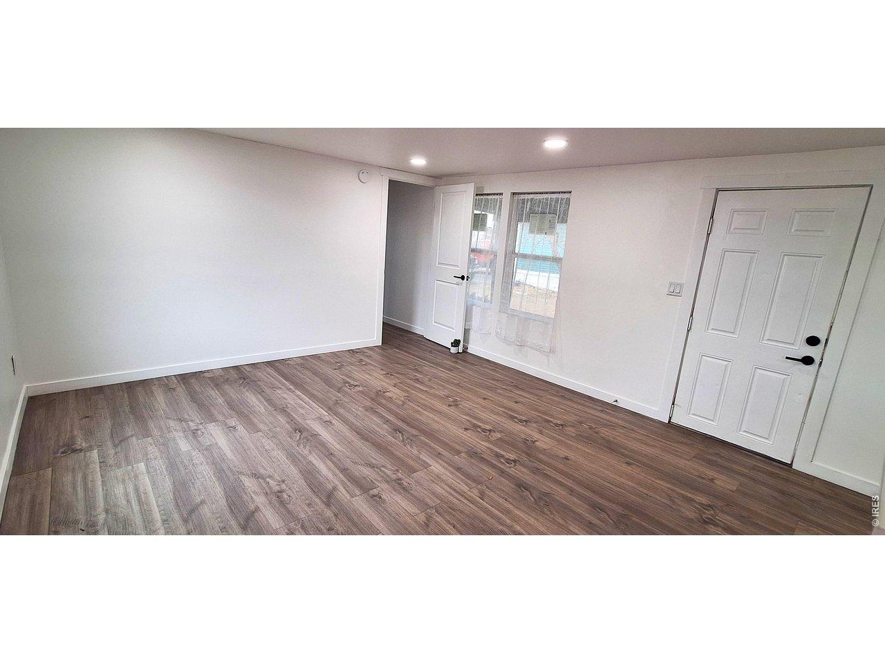 Image 3: Living Room