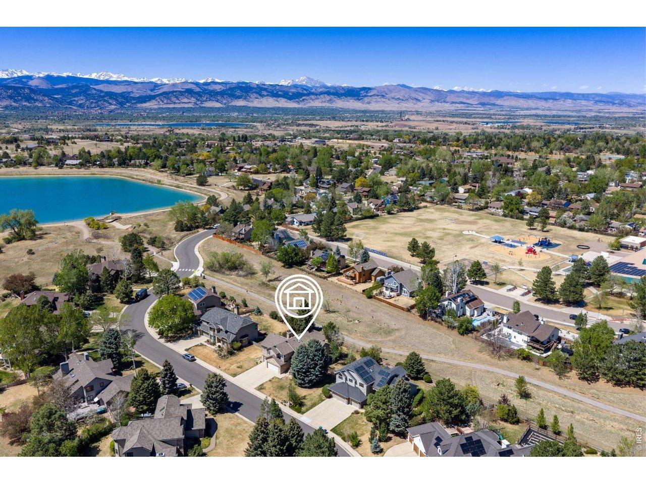 Image 2: Backs to path to Harper Lake & has amazing views!