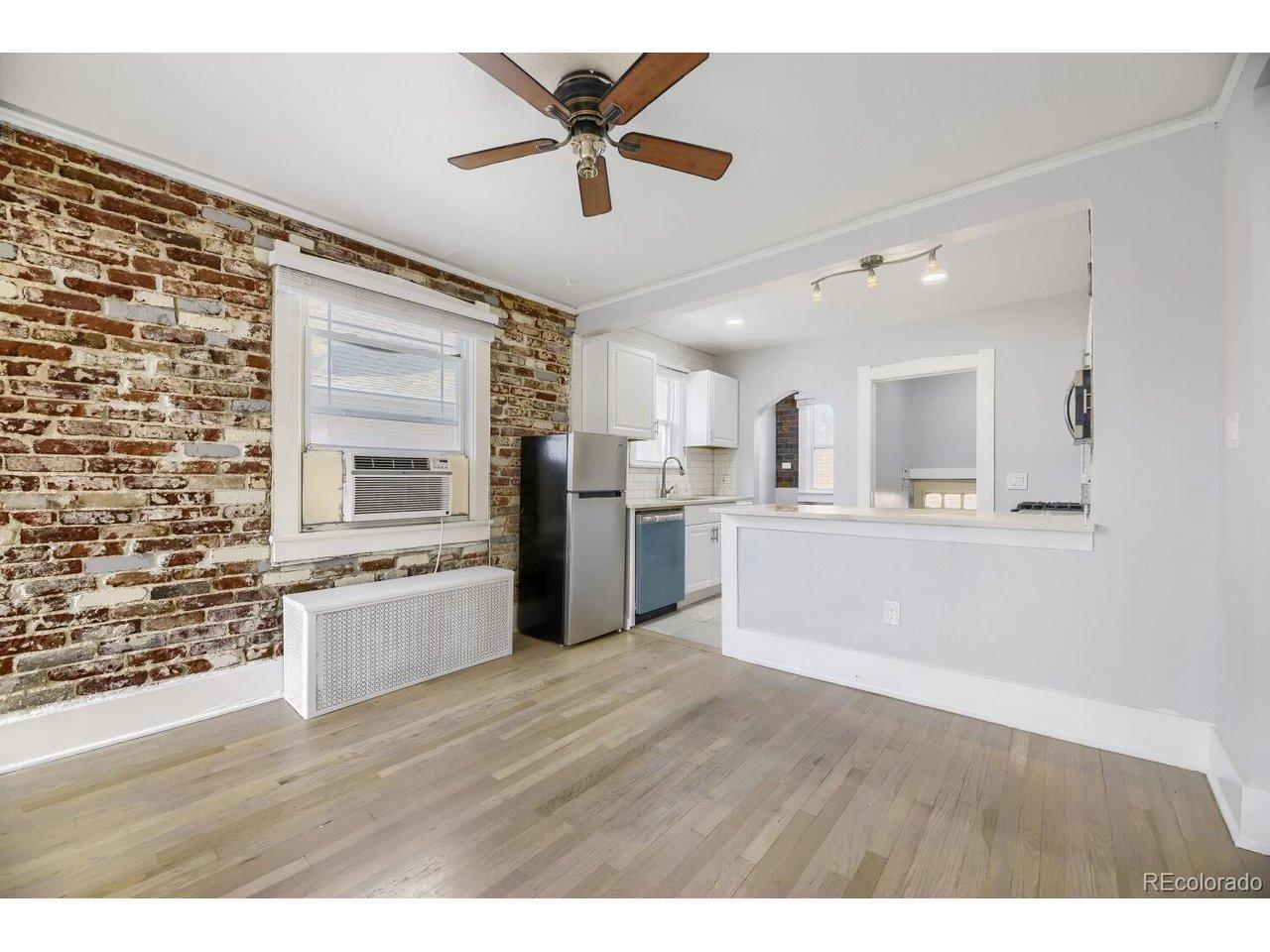 Image 2: Unit 935 Living Room Image 2: Unit 935 Living Room