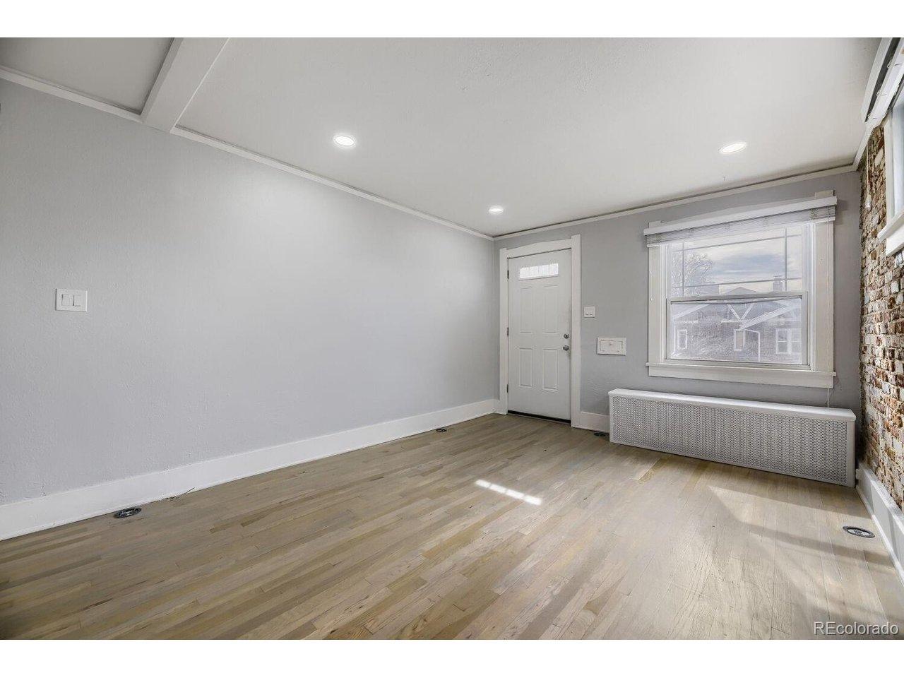 Image 3: Unit 935 Living Room Image 3: Unit 935 Living Room