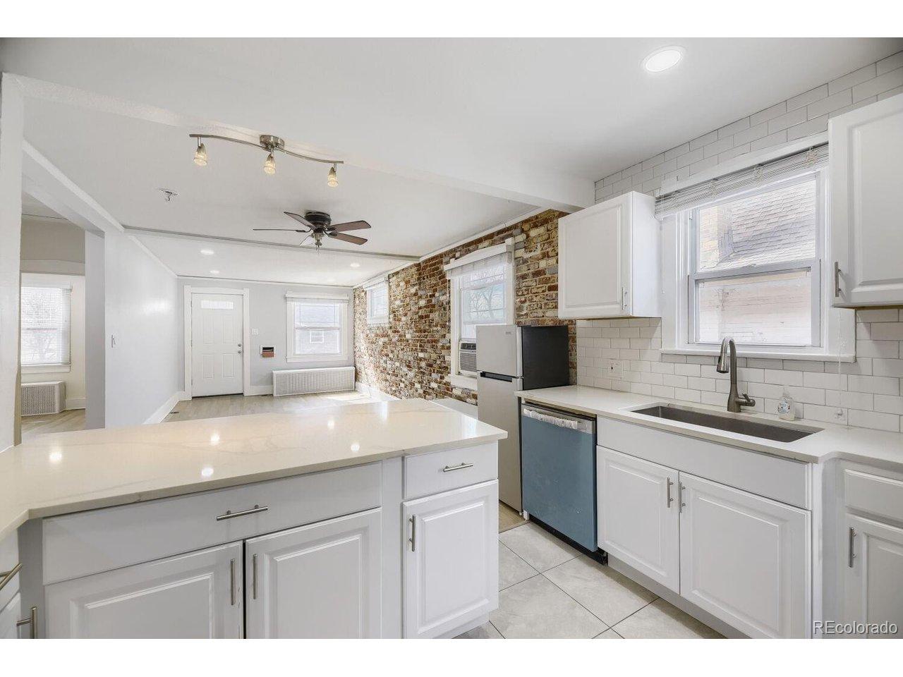 Image 4: Unit 935 Kitchen Image 4: Unit 935 Kitchen