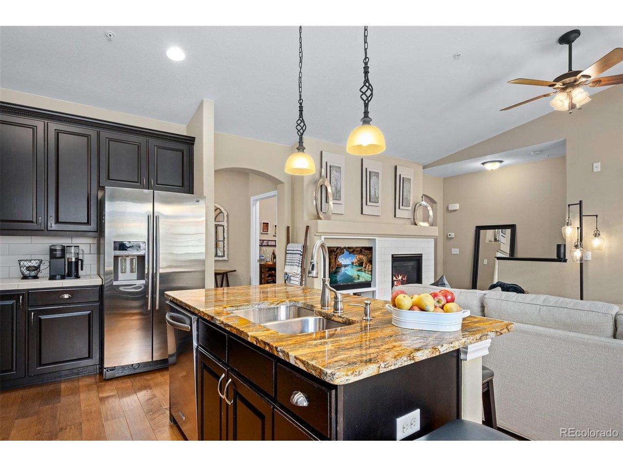 Image 2: Lots of natural light, vaulted ceilings with recessed lights Image 2: Lots of natural light, vaulted ceilings with recessed lights