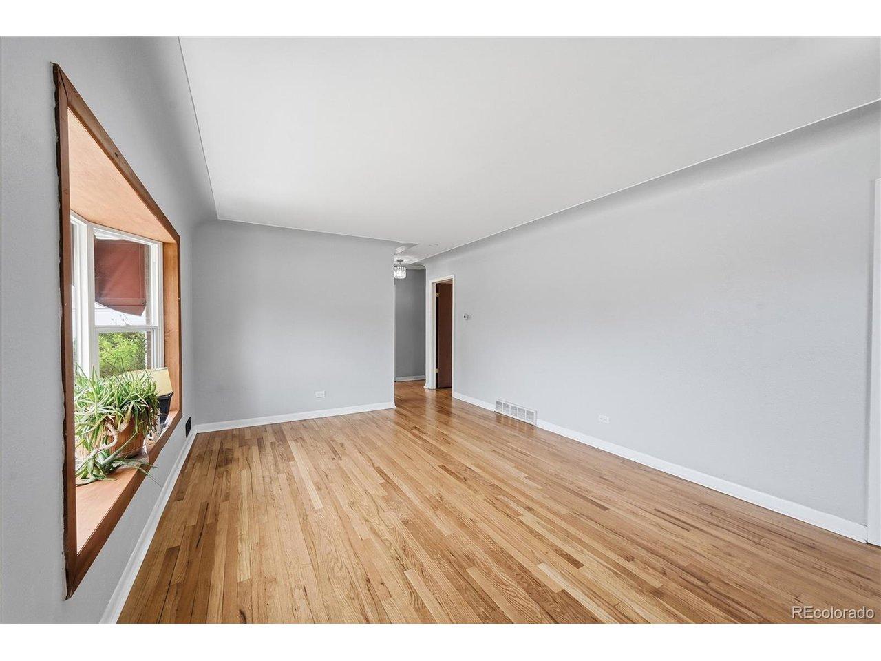 Image 3: Living room with large bay window Image 3: Living room with large bay window