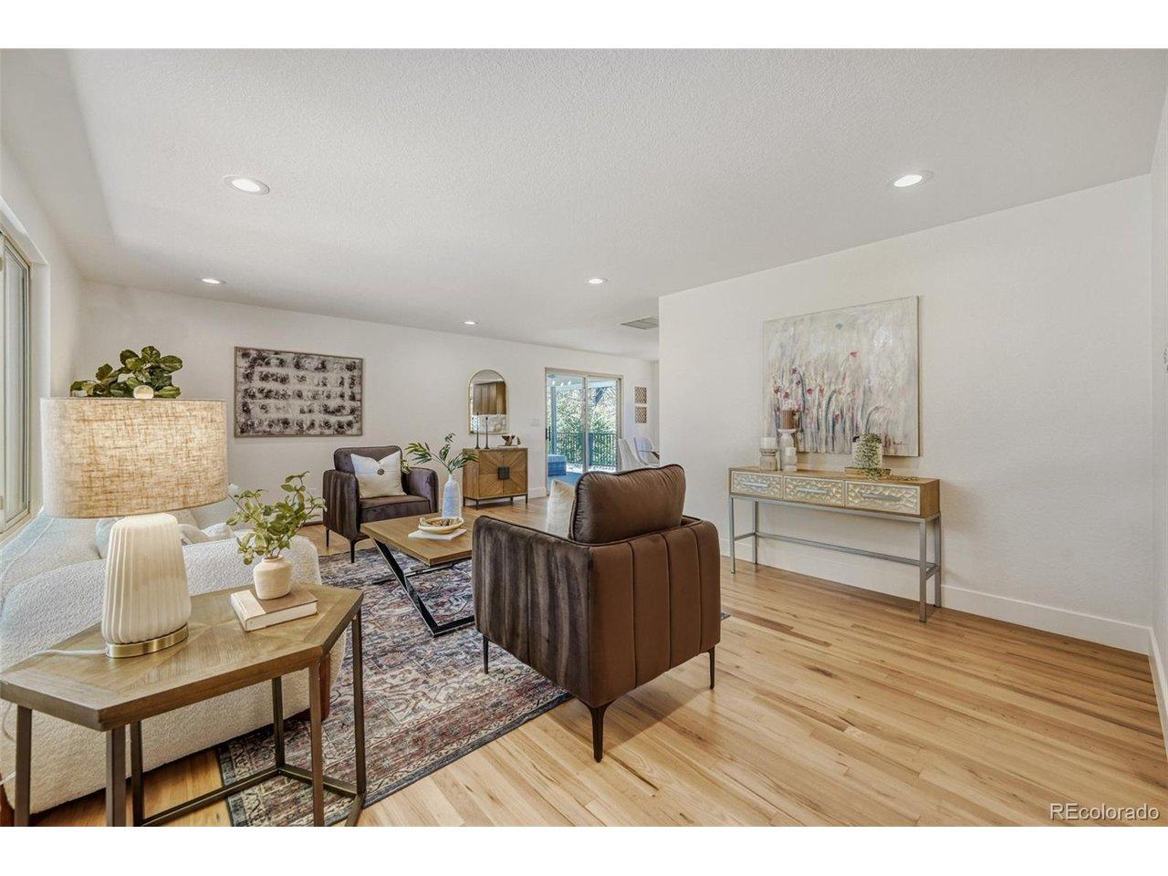 Image 3: Upstairs Living Room