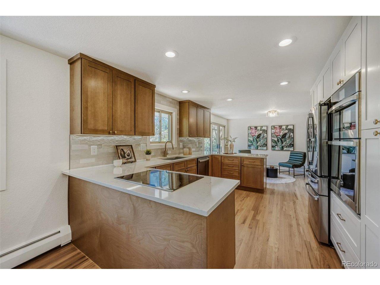 Image 4: Kitchen